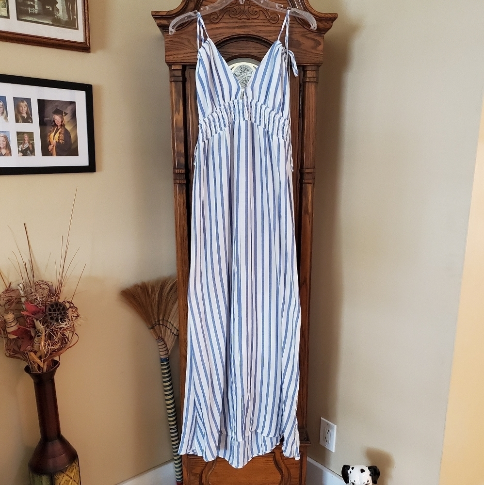 Lilyful Women's Backless Boho Maxi Dress 👗 - Picture 3 of 10